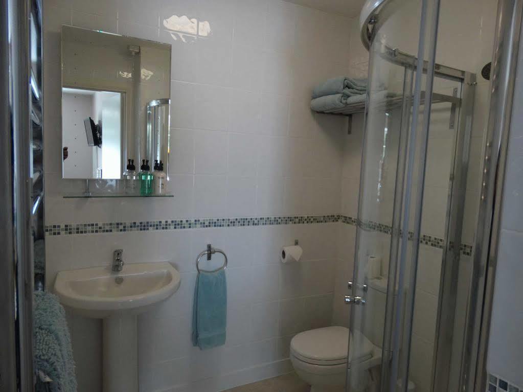 The Red Lion Hotel Oakford Екстер'єр фото